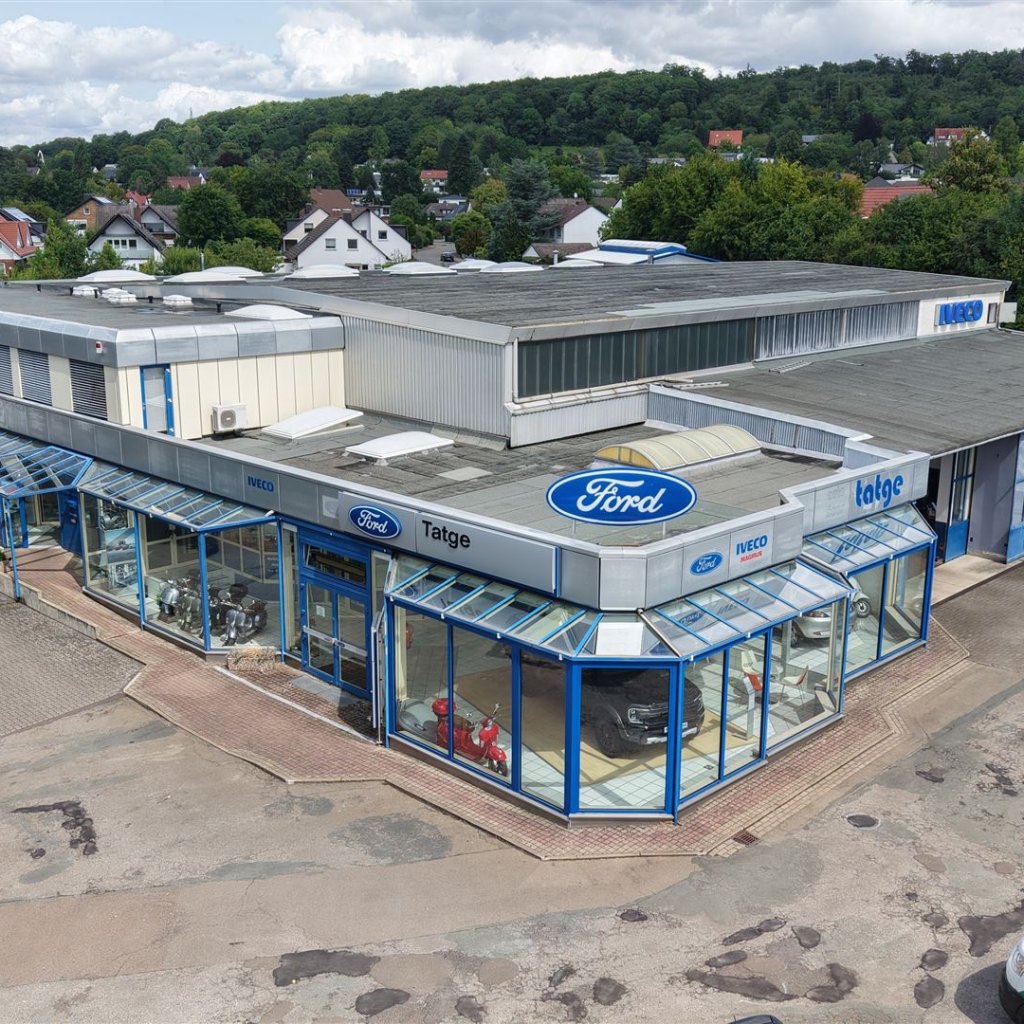 Das Betriebsgelände aus der Luft  vom Autohaus Tatge in Bückeburg – Ford und Iveco Verkaufs- und Servicezentrum