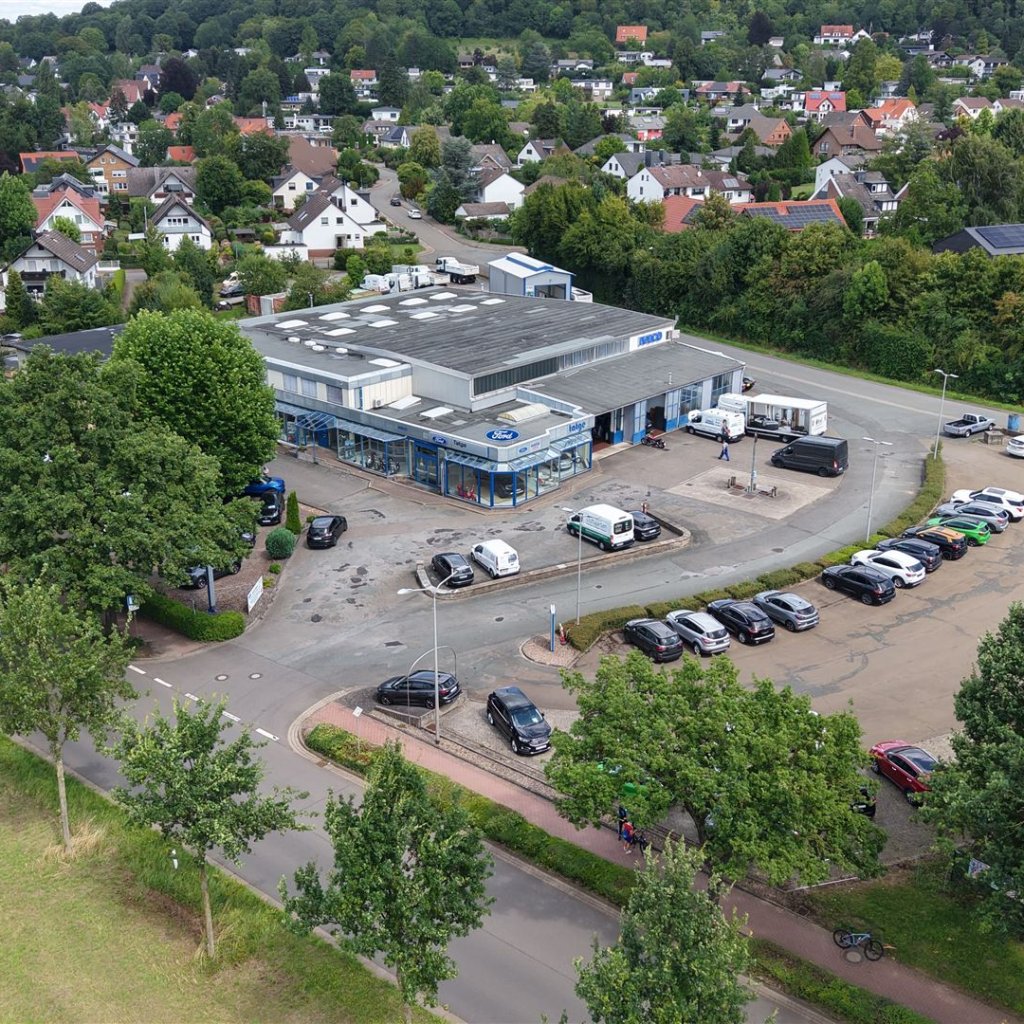 Autohaus von der Drohne aus gesehen