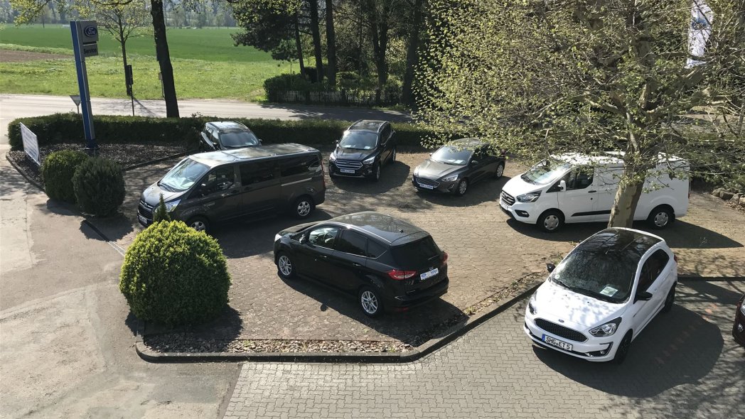 Luftbild Verkaufsausstellung im Freien 